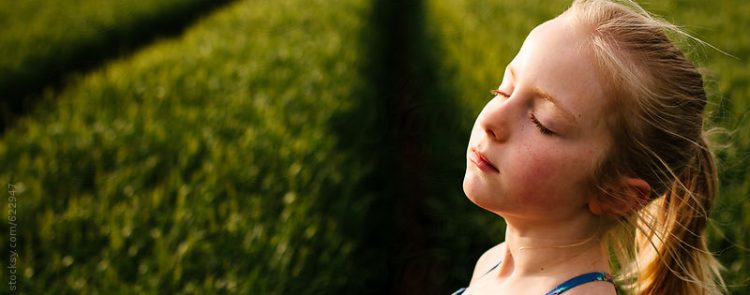 mindfulness - niña respirando
