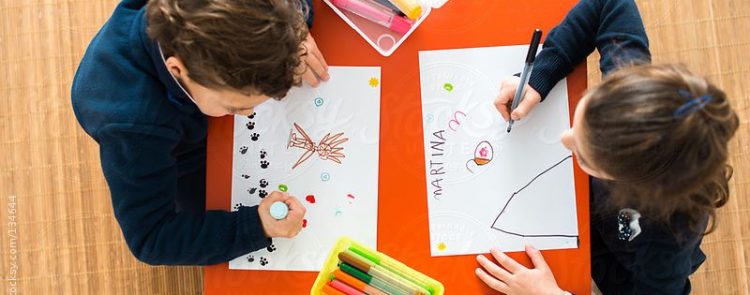 ninos dibujando