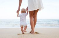 mama e hijo playa